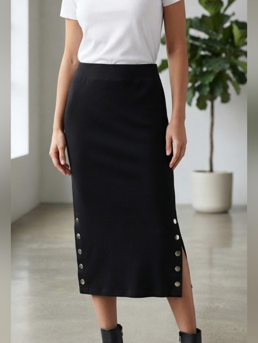 Beautiful Amisu Black Midi Pencil Skirt w/Side Snap Buttons Sz 8 Made In TURKEY